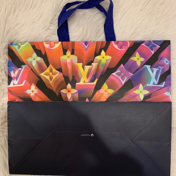 ❌SOLD❌Louis Vuitton holiday shopping bag - Picture 2 of 2
